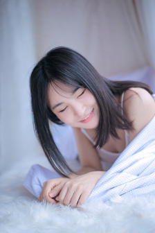 他的手攀向了我的高峰